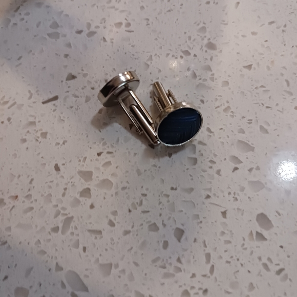 Giorgio Armani Tie Set includes cufflinks and pocket hankie - 100% silk - Picture 7 of 9